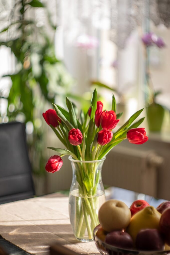 Pensacola FL near Destin FL Kitchen with vase of red roses and a bowl of fruit